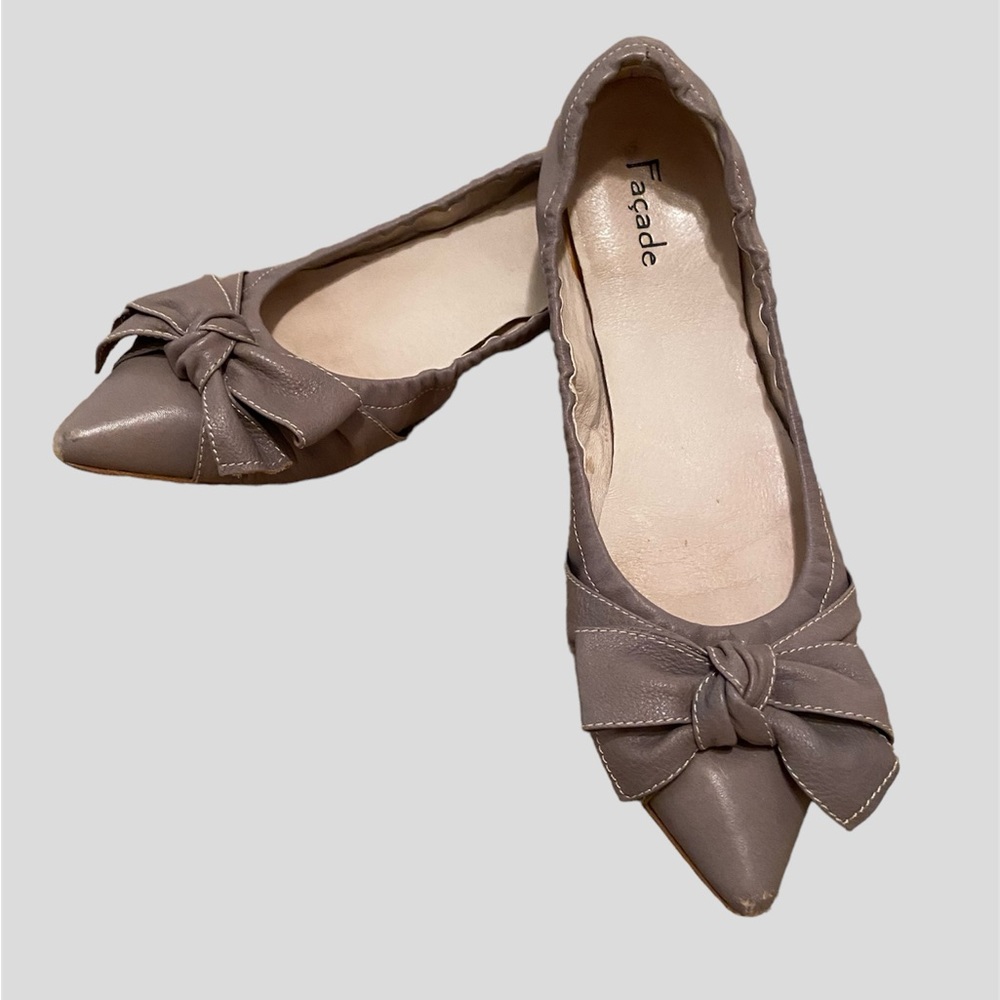 Beautiful Facade ballet flats